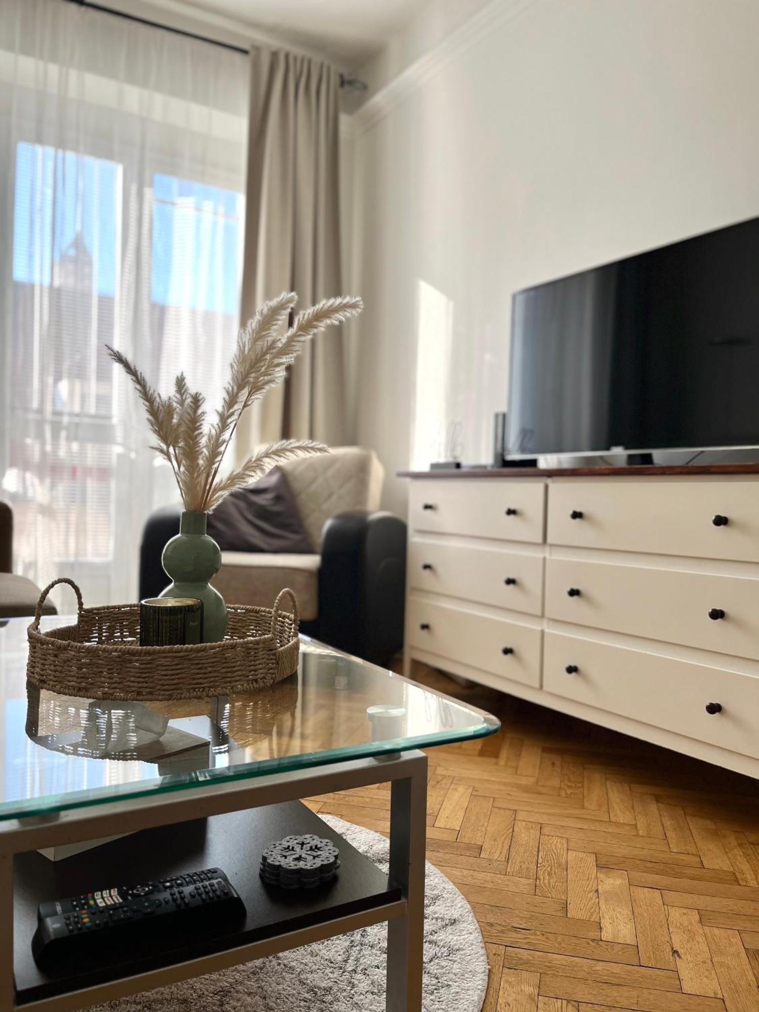 Audrey Hepburn Apartment Old Town Air Conditioned Братислава Экстерьер фото