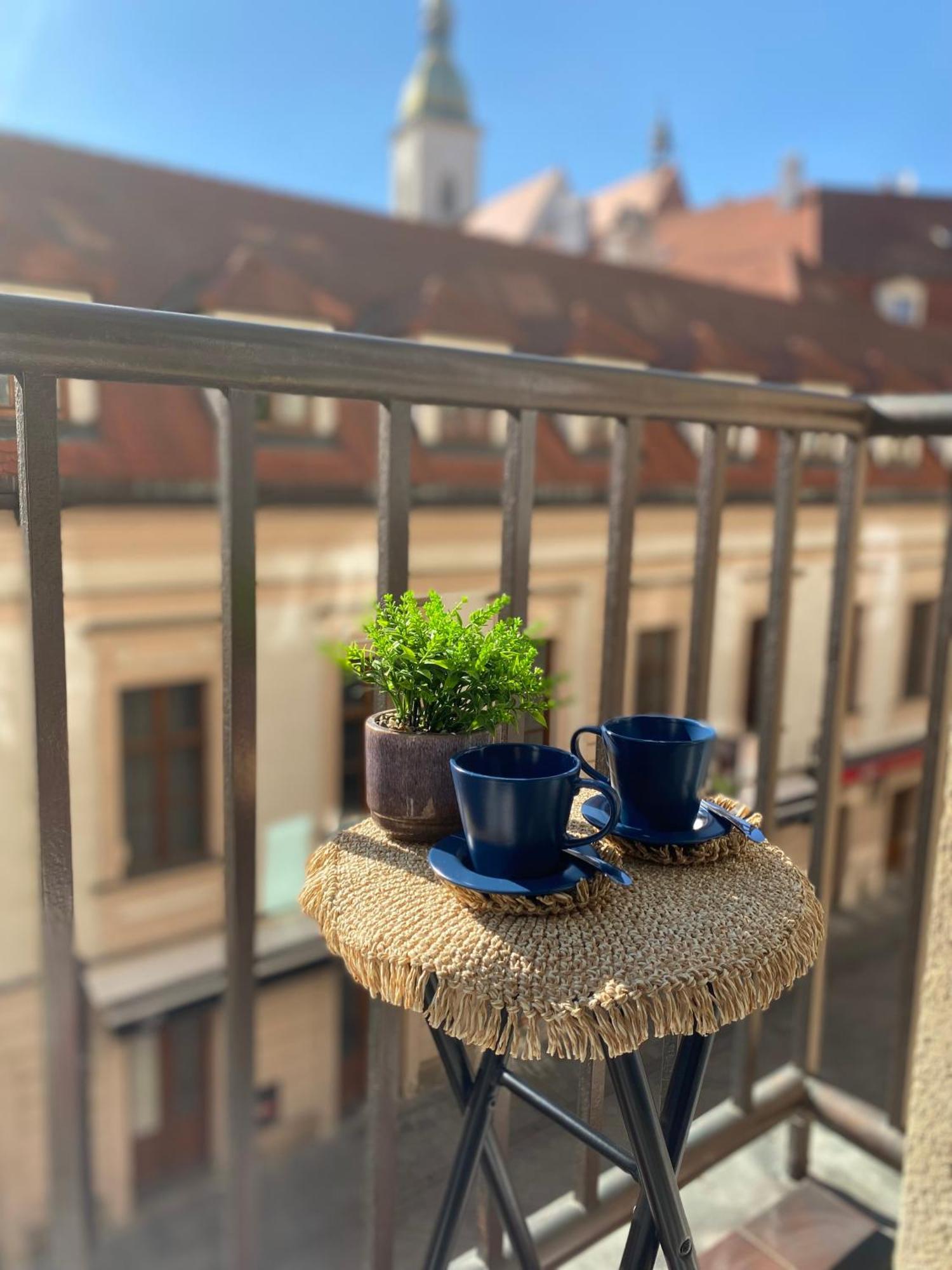 Audrey Hepburn Apartment Old Town Air Conditioned Братислава Экстерьер фото